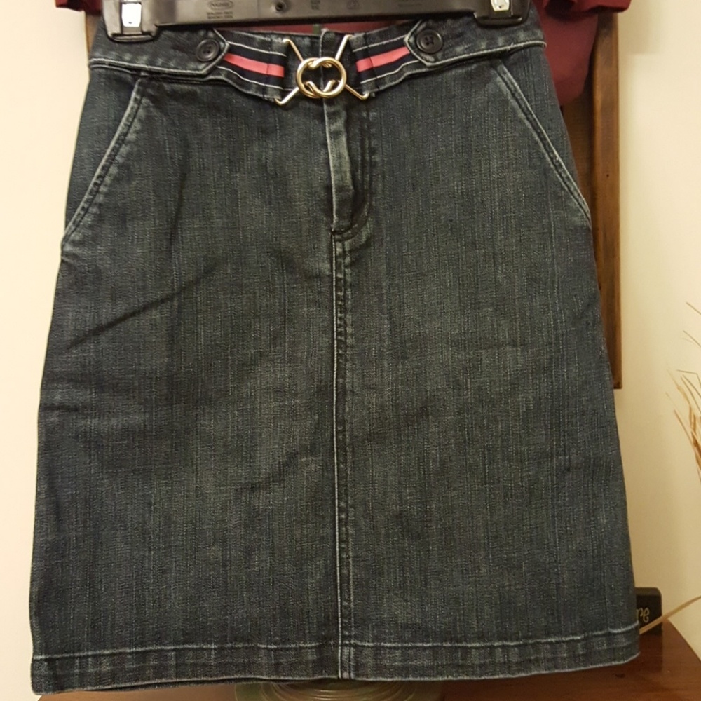 $5 ITEM IF BUNDLED WITH 2 OR MORE ITEMS. Cute little denim skirt